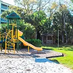 Barefoot\'N Resort