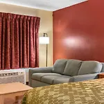 Econo Lodge Inn & Suites Maingate Central