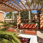 Upscale 2Br Lakefront Townhome - Private Hot Tub!