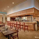 Upscale 2Br Lakefront Townhome - Private Hot Tub!