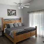 Vacation Home /Pool/Near All Parks
