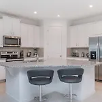 8989 Amelia Downs