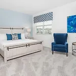 8989 Amelia Downs