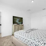 Upstay - New Build Home With Pool & Spa