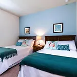 Corner Villa In West Lucaya - Your Ideal Getaway