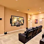 Spacious Family Townhouse Sleeps 8