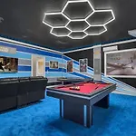 Brand New 7 Bedroom With Pool Spa Themed Close