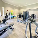 Fantastic Lakeview Tropicana Near All Theme Parks, And Walk To The Convention Center