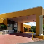 Days Inn & Suites By Wyndham Clermont