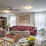 Quiet Home Near Shopping And 15 Miles From Orlando!
