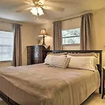 Quiet Home Near Shopping And 15 Miles From Orlando!