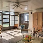 Quiet Home Near Shopping And 15 Miles From Orlando!