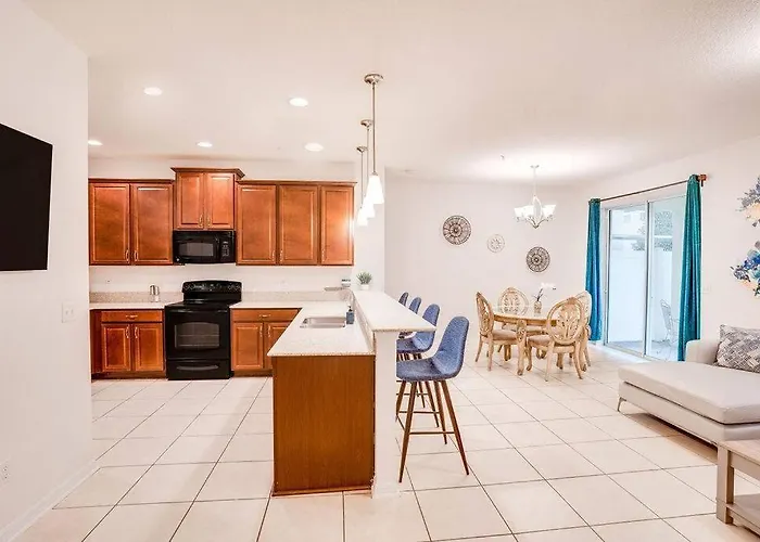 East Orlando Themed Townhome W/ Pool Access