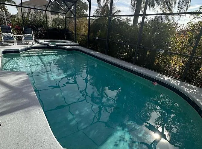 Sweet 4 Bedroom 3 Bath Pool & Spa Home