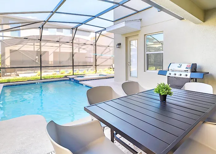 Bright & Airy 5Br Resort Home With Pool