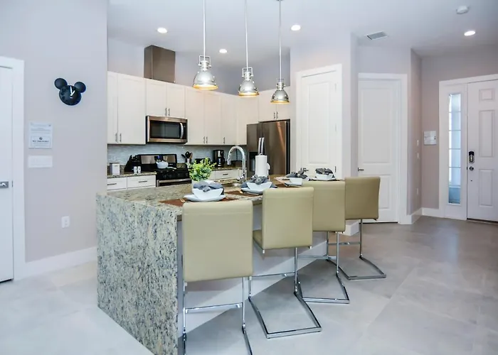 Dream Townhome With Balcony Summerville Su7576