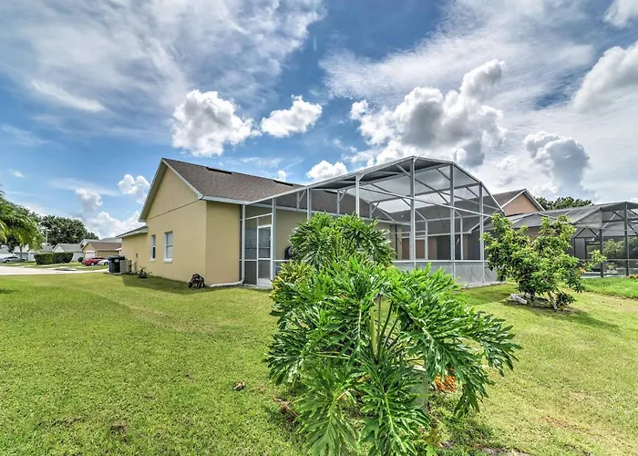Sunny Kissimmee Retreat With Pool, Near Disney!