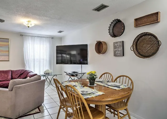 Quiet Home Near Shopping And 15 Miles From Orlando!
