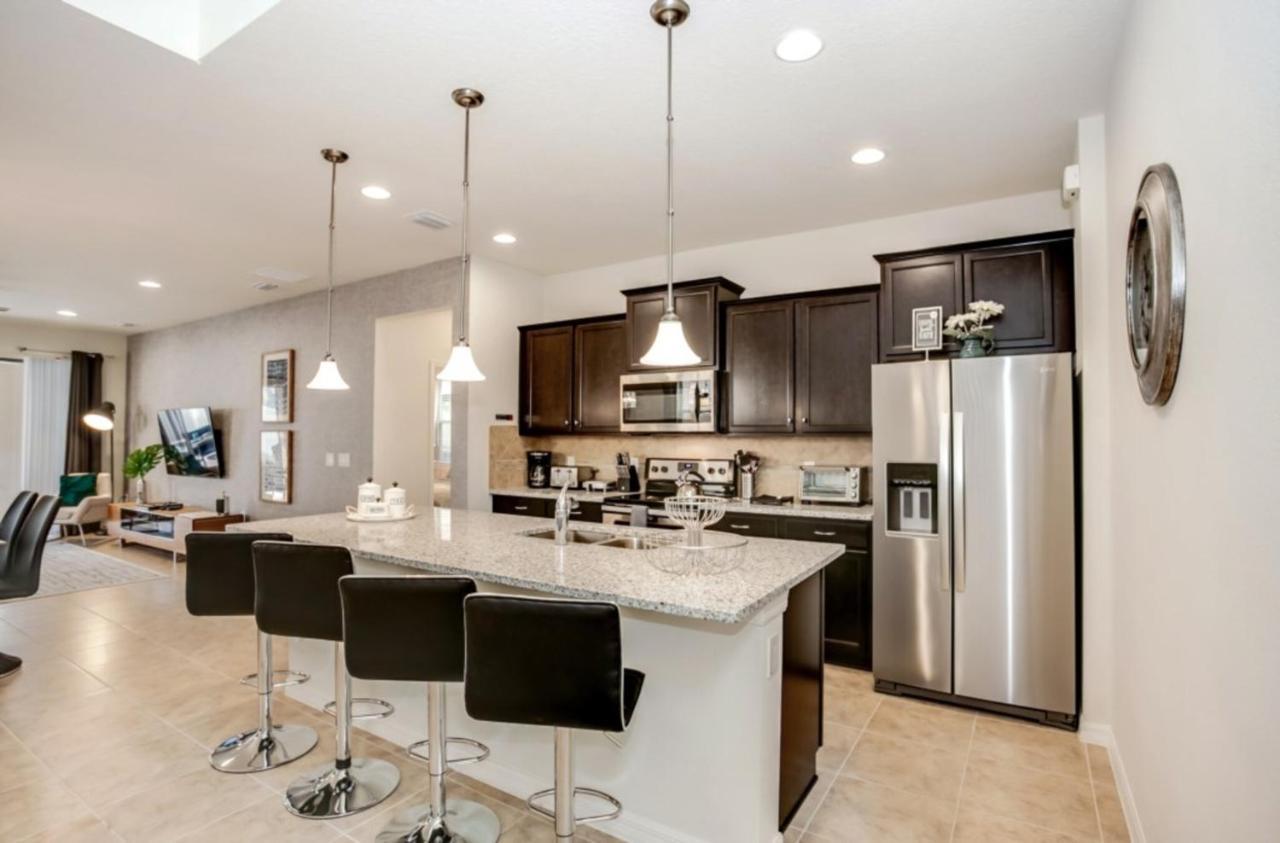Large Pool Next Disney-world Orlando Holiday home *