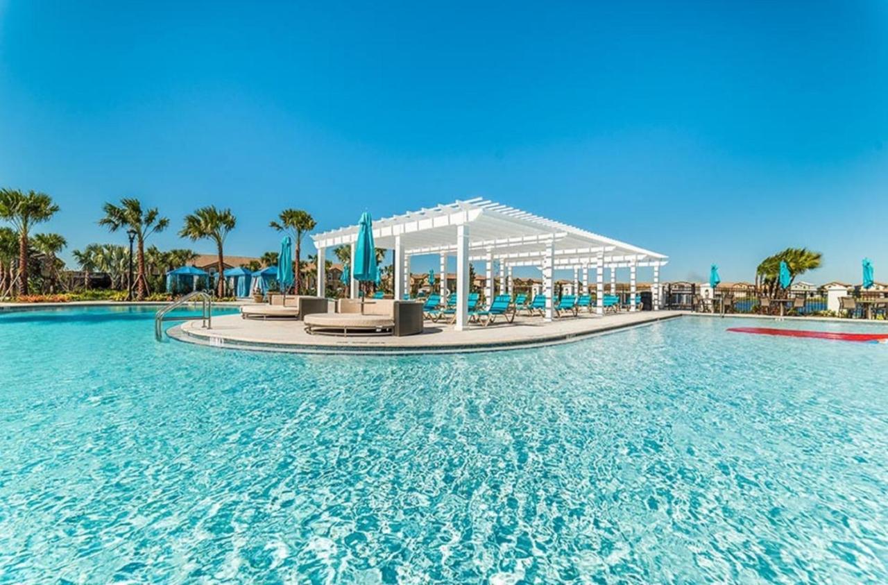 Large Pool Next Disney-world Orlando