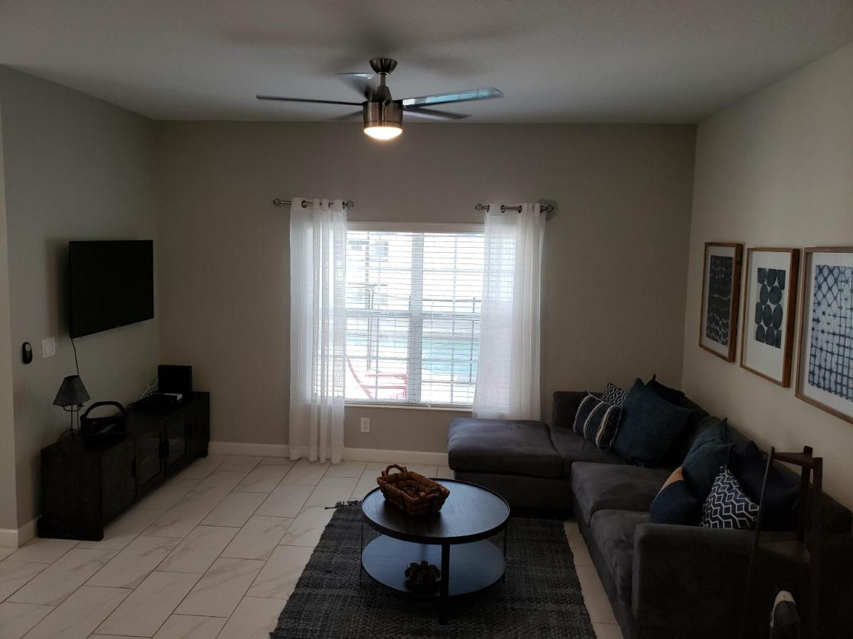 Apartment 4 Bedroom Private Lakefront Town At Storey Near World Parks Kissimmee