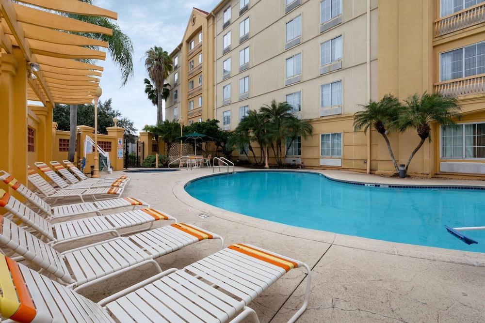 Hotel La Quinta By Wyndham West