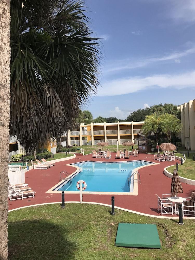 Hotel Days & By Wyndham