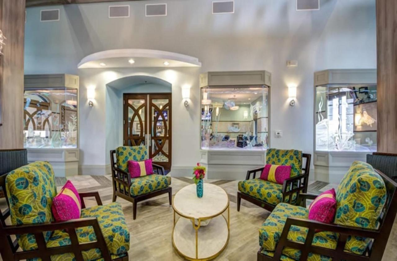 Paradise Champion Gates Penthouse * Davenport