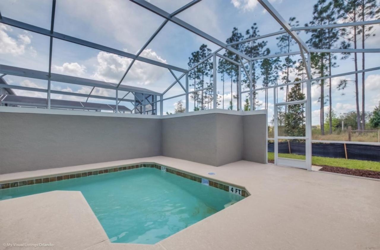 Paradise Champion Gates Penthouse Davenport