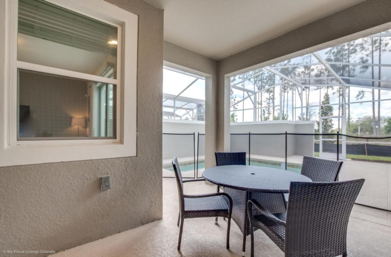 Paradise Champion Gates Penthouse Davenport