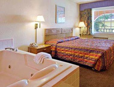 Howard Johnson By Wyndham Lake Front Park Motel Kissimmee