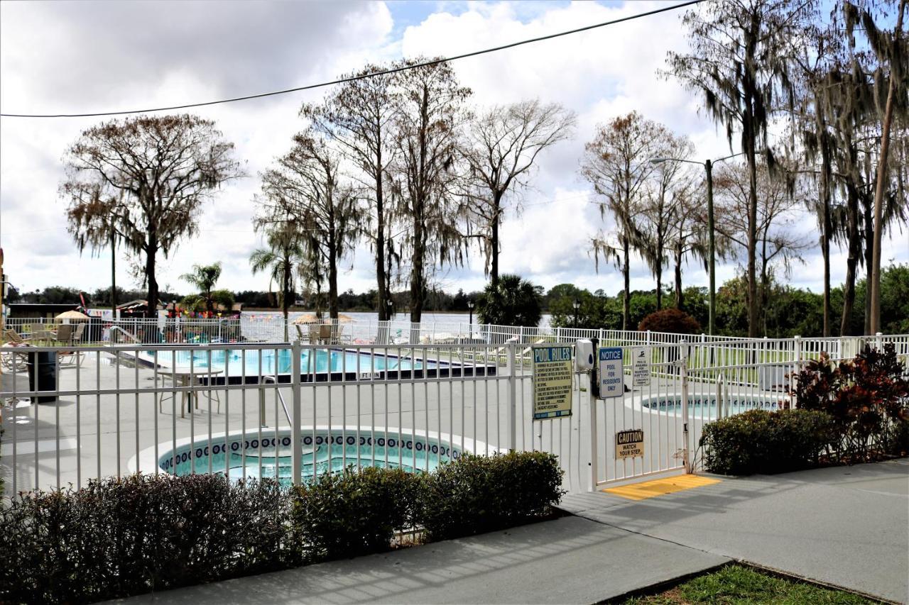 Howard Johnson By Wyndham Lake Front Park 2*