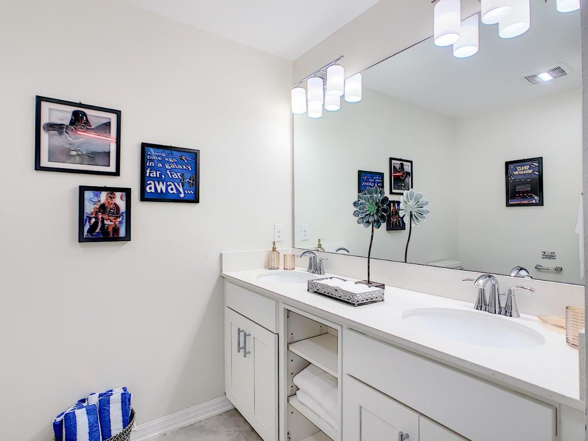 Splendid Thematic 2br With Waterpark Apartment