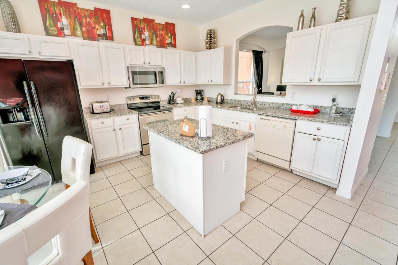 Holiday home Dream With Hot Tub, Pool, Xbox, Games Room, Lakeview, 10 Min To Disney, Clubhouse Kissimmee