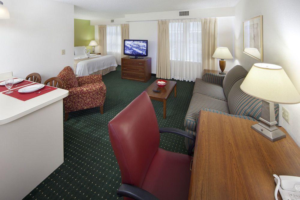 By Marriott Orlando East/ucf Area 3*