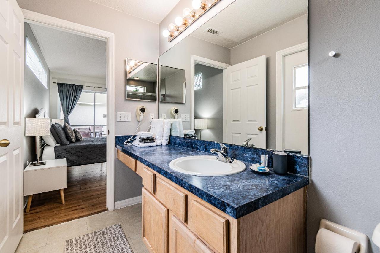 Spacious With Private Pool - No Carpet - Area Holiday home Kissimmee