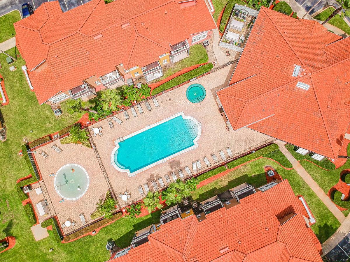 Spacious With Private Pool - No Carpet - Area Holiday home