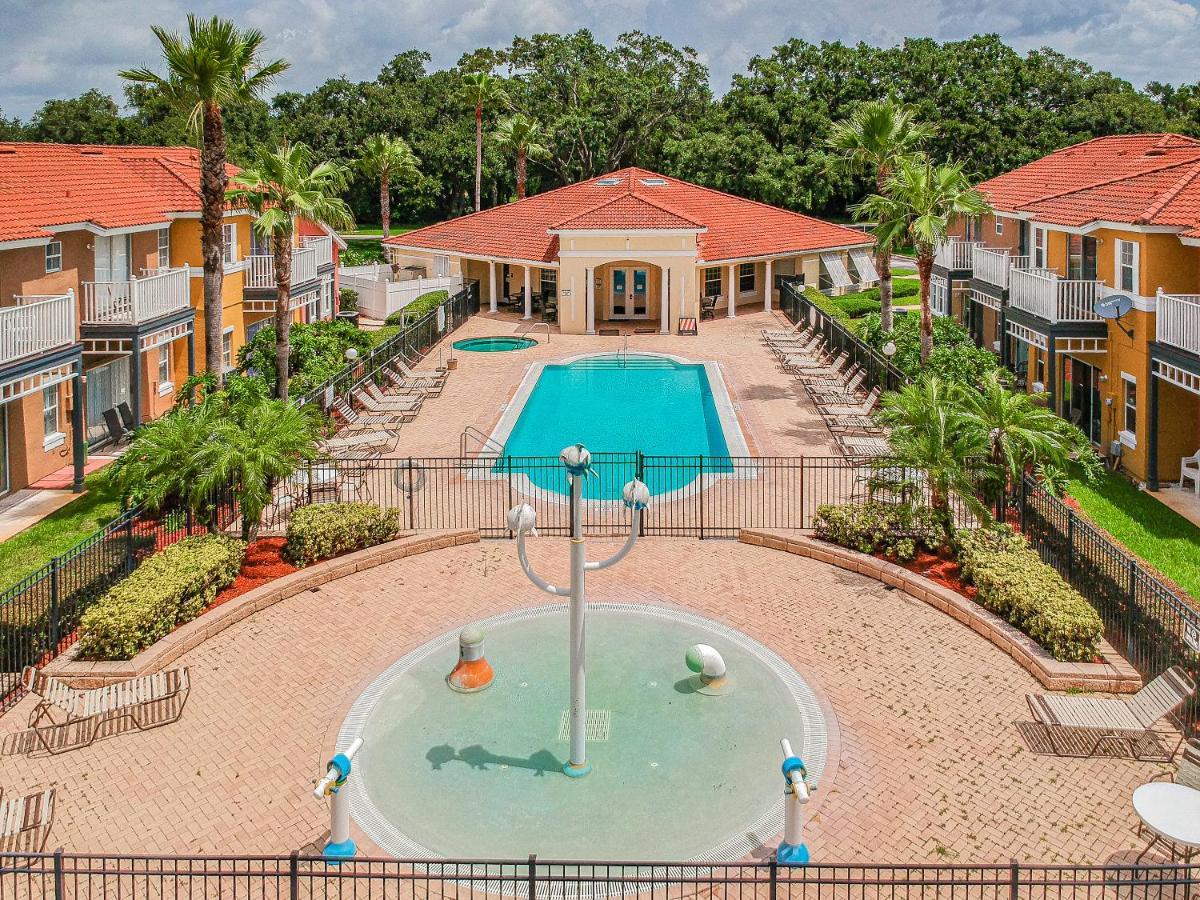Spacious With Private Pool - No Carpet - Area Holiday home