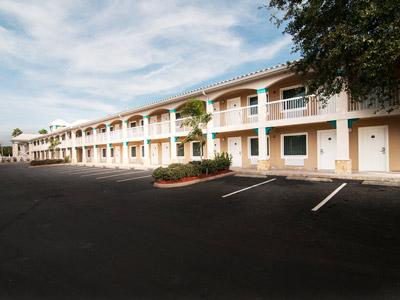 Quality Clermont West Hotel 2*