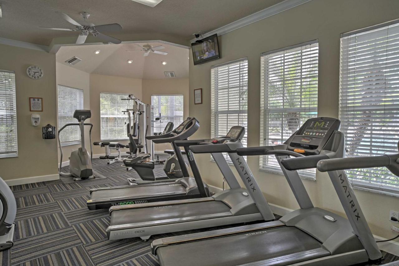 Escape With Arcade, Pool And Themed Rooms! *