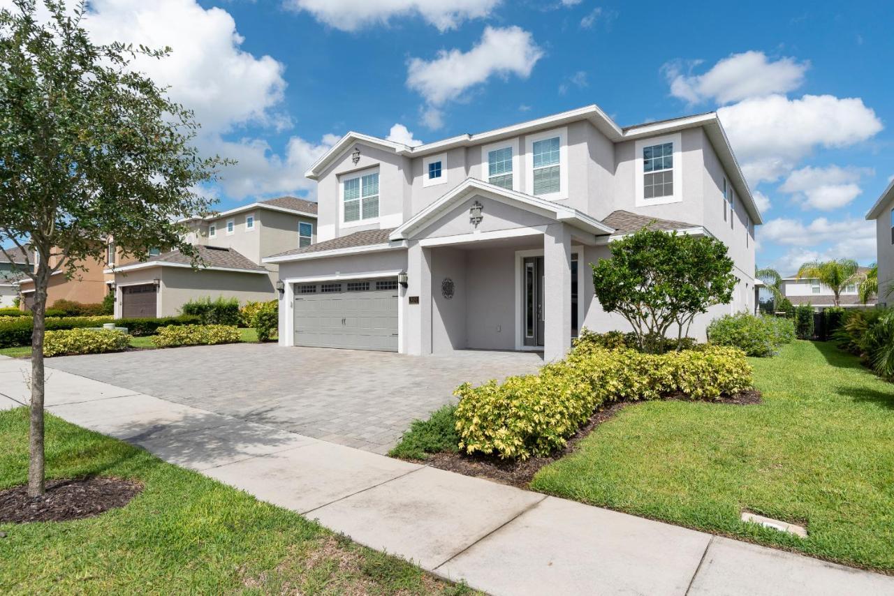 Holiday home Upscale Modern Getaway With Heated Pool/hot Tub, 9 Beds 8.5 Bath Sleeps 18+ *