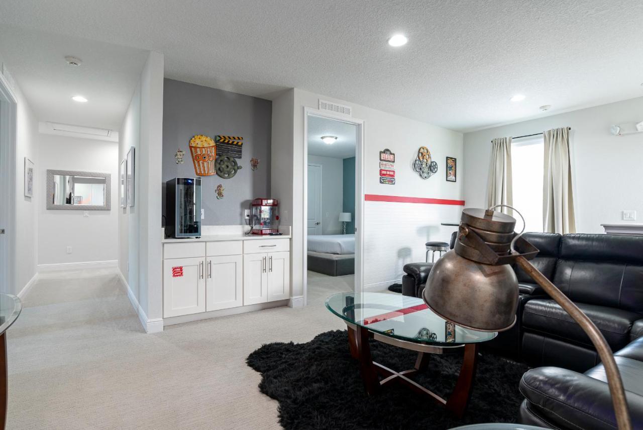 Holiday home Upscale Modern Getaway With Heated Pool/hot Tub, 9 Beds 8.5 Bath Sleeps 18+