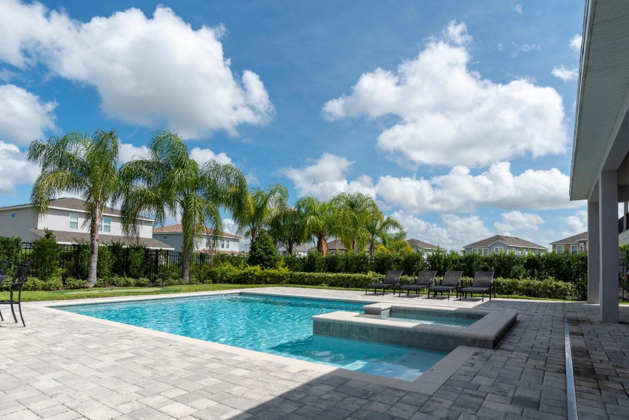Upscale Modern Getaway With Heated Pool/hot Tub, 9 Beds 8.5 Bath Sleeps 18+ Holiday home *