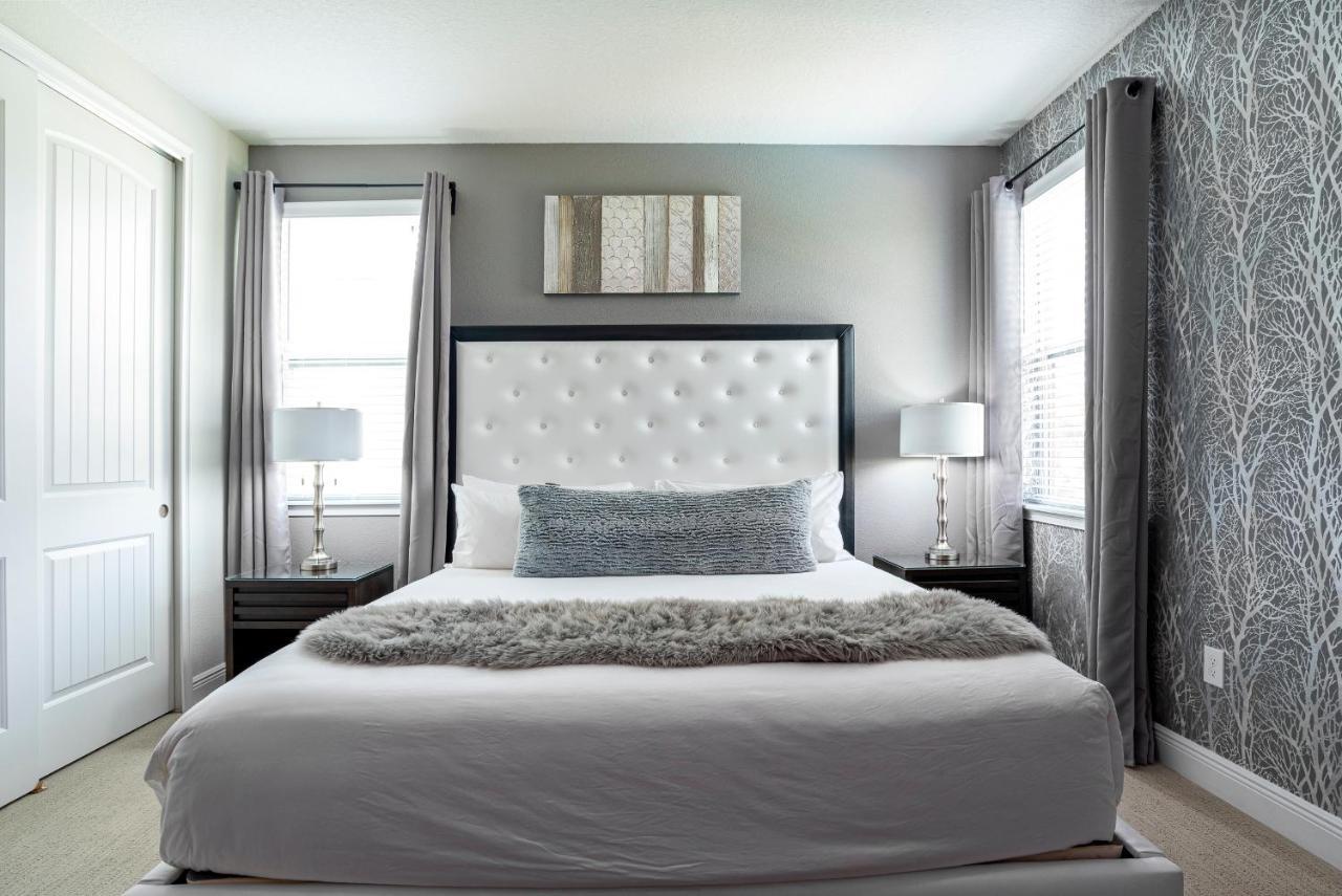 Upscale Modern Getaway With Heated Pool/hot Tub, 9 Beds 8.5 Bath Sleeps 18+ Holiday home
