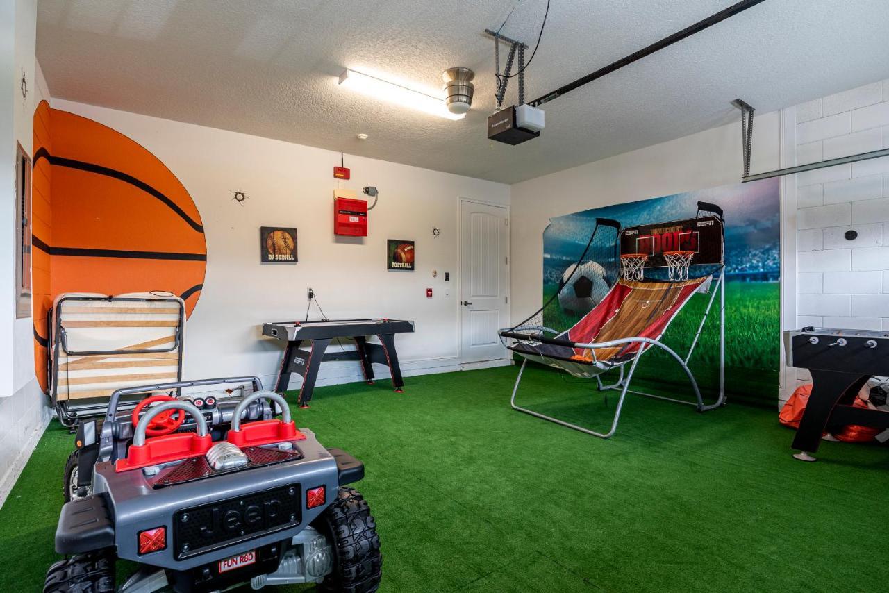 Upscale Modern Getaway With Heated Pool/hot Tub, 9 Beds 8.5 Bath Sleeps 18+