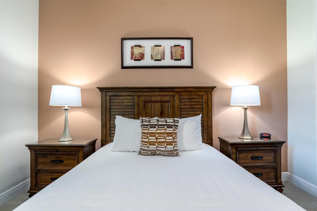 Upscale Modern Getaway With Heated Pool/hot Tub, 9 Beds 8.5 Bath Sleeps 18+ *