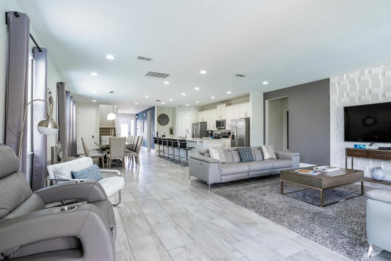 Holiday home Upscale Modern Getaway With Heated Pool/hot Tub, 9 Beds 8.5 Bath Sleeps 18+