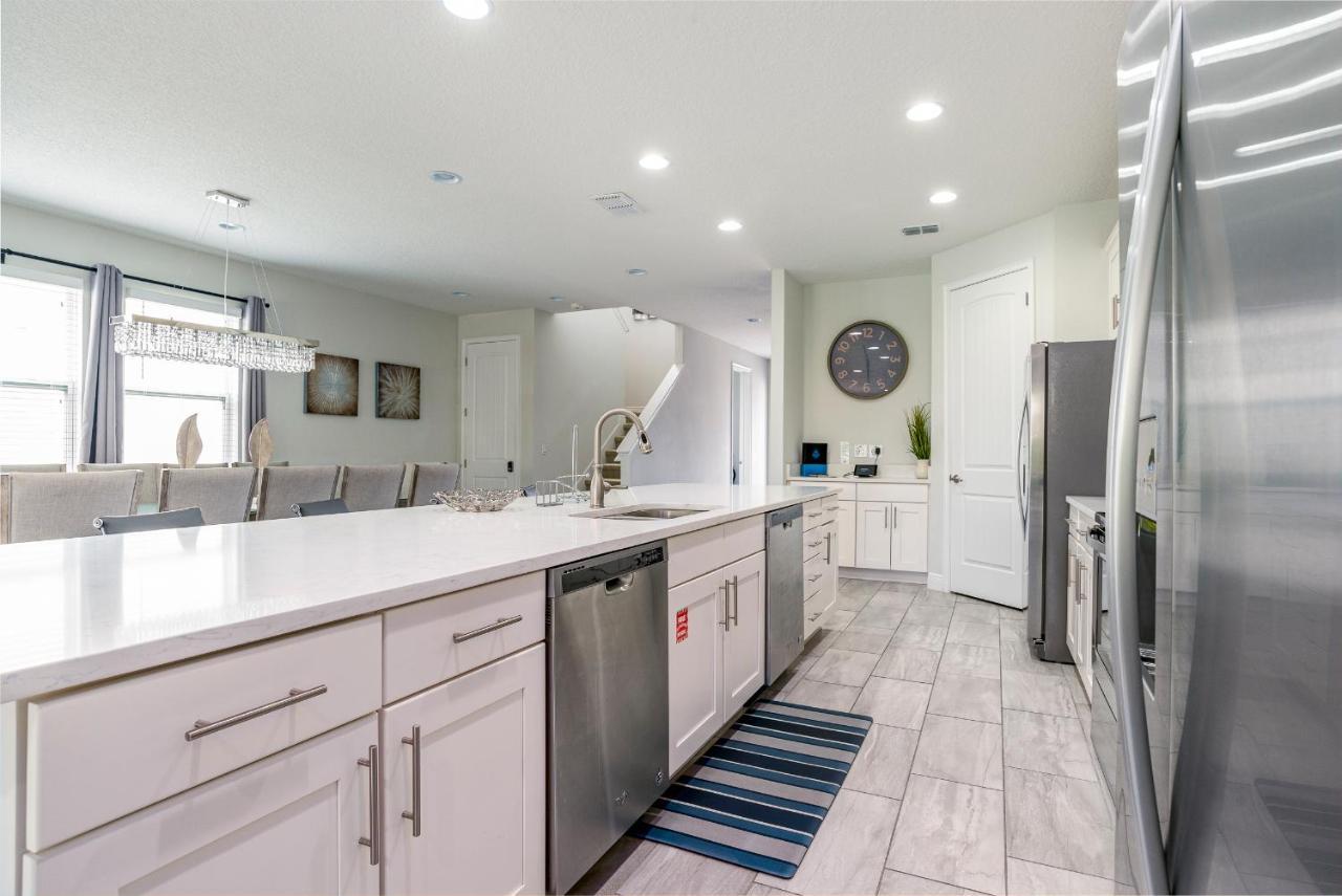 Holiday home Upscale Modern Getaway With Heated Pool/hot Tub, 9 Beds 8.5 Bath Sleeps 18+ Orlando