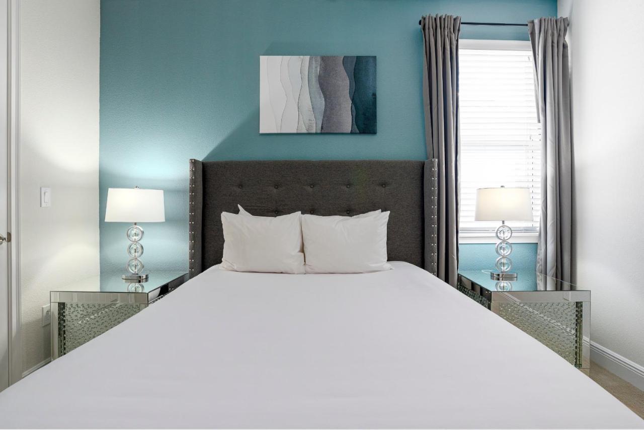Holiday home Upscale Modern Getaway With Heated Pool/hot Tub, 9 Beds 8.5 Bath Sleeps 18+