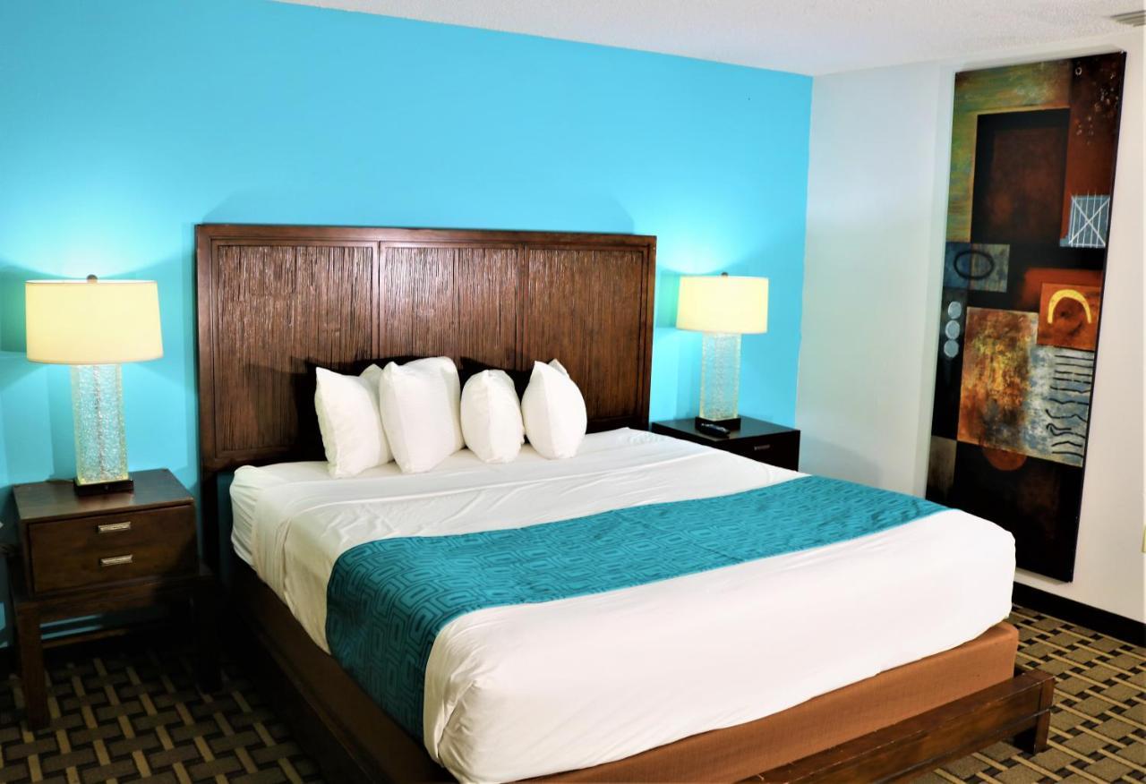 Howard Johnson By Wyndham Lake Front Park